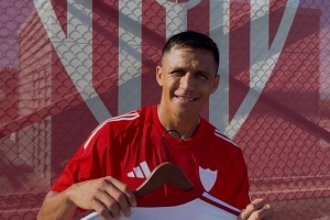 奇怪轉(zhuǎn)會(huì)？36歲桑切斯回應(yīng)亞馬爾：我努力工作只為像20歲小伙一樣