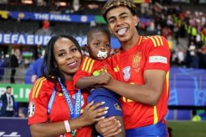 【17歲讓全家退休】亞馬爾談及為母親買房：‘你想要哪一套？