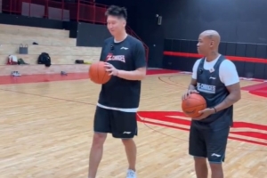 馬布里PK孫悅?cè)?孫悅花式干擾拿下勝利 老馬+妻子合做50俯臥撐