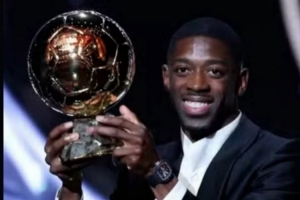 歡迎加入金球先生行列！本澤馬曬登貝萊領獎照：太棒了