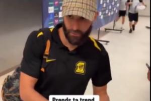 被要求在梗圖上簽名??本澤馬輸球后怒懟女記者：你覺得很好玩？