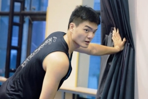 沒(méi)有文案 只有實(shí)干！國(guó)慶我在崗 籃球不打烊