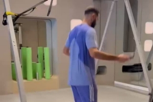 輕松自如！37歲本澤馬社媒曬跳繩訓(xùn)練視頻