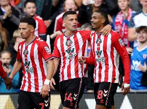 賽季新黑馬誕生！英超9輪戰(zhàn)罷排名前四，這支黑貓很“不簡單”