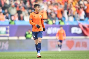 里程碑，青島海牛后衛(wèi)金洋洋俱樂(lè)部各項(xiàng)職業(yè)賽事出場(chǎng)200場(chǎng)