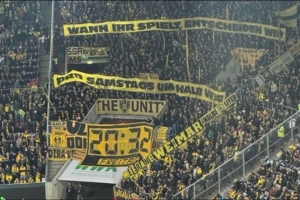 sport1：多特球迷抗議賽程安排，致該隊和奧格斯堡的比賽多次中斷