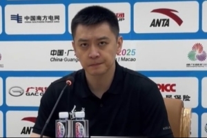 楊鳴：廣東隊(duì)是老對(duì)手了 天時(shí)地利人和都掌握在人家手里