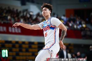 狀態(tài)不俗！趙睿半場8中5&3記三分拿下13分3板2助