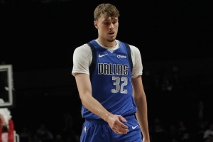 全能鋒線！弗拉格近4戰(zhàn)場均17.5分7.8板3.5助2斷1帽 命中率47.5%