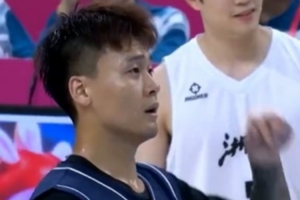 穩(wěn)如磐石！趙睿6投4中&5罰4中 拿到13分4籃板5助攻助隊奪金