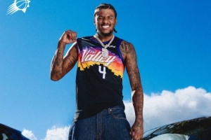 不能打球但能耍帥！杰倫·格林上身帶貨太陽(yáng)城市版球衣