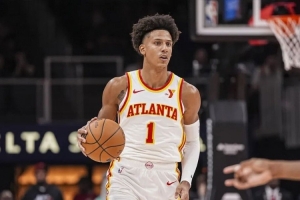 布克在太陽(yáng)的角色，杰倫·約翰遜的超級(jí)三雙