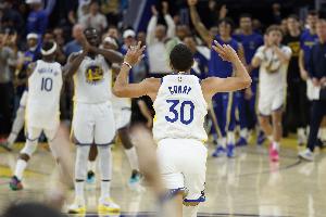 鍵盤俠|庫里若有巨星哨就是GOAT！庫日天的勇士是年輕強(qiáng)隊試金石