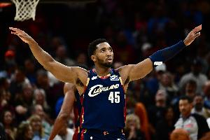 末節(jié)14分定勝局！米切爾21中10砍全場最高30分外加5板5助