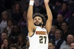 力竭了！穆雷22投12中得34分11板4助1斷 末節(jié)一度連得13分掄冒煙