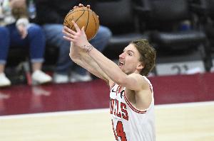 箭如雨下！公牛首節(jié)命中7記三分球 命中率50%