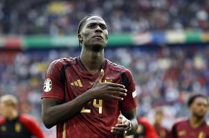 外媒：阿馬杜·奧納納買(mǎi)不到47碼球鞋，比利時(shí)足協(xié)員工坐飛機(jī)送