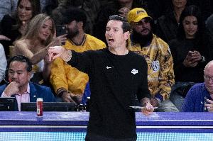 雷迪克：先發(fā)陣容打得不錯 不會拘泥固定方案在此基礎上繼續(xù)打磨