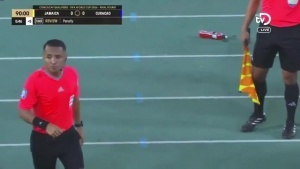 徹底瘋狂！可能絕殺庫拉索的點(diǎn)球被取消，庫拉索解說鬼哭狼嚎慶祝