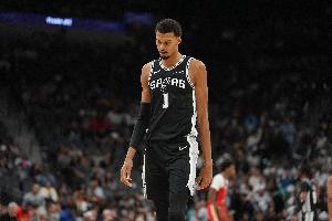 隊記：文班因傷將不隨隊前往接下來的四連客 他何時復出尚未可知