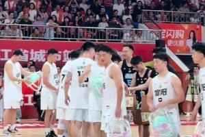 去年張曼源拍攝的JK制服大片，這你受得了嘛？??