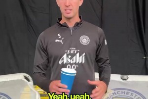 頂級(jí)名場(chǎng)面！馬拉多納宣布C羅獲獎(jiǎng)，C羅感謝梅西內(nèi)馬爾到場(chǎng)支持！